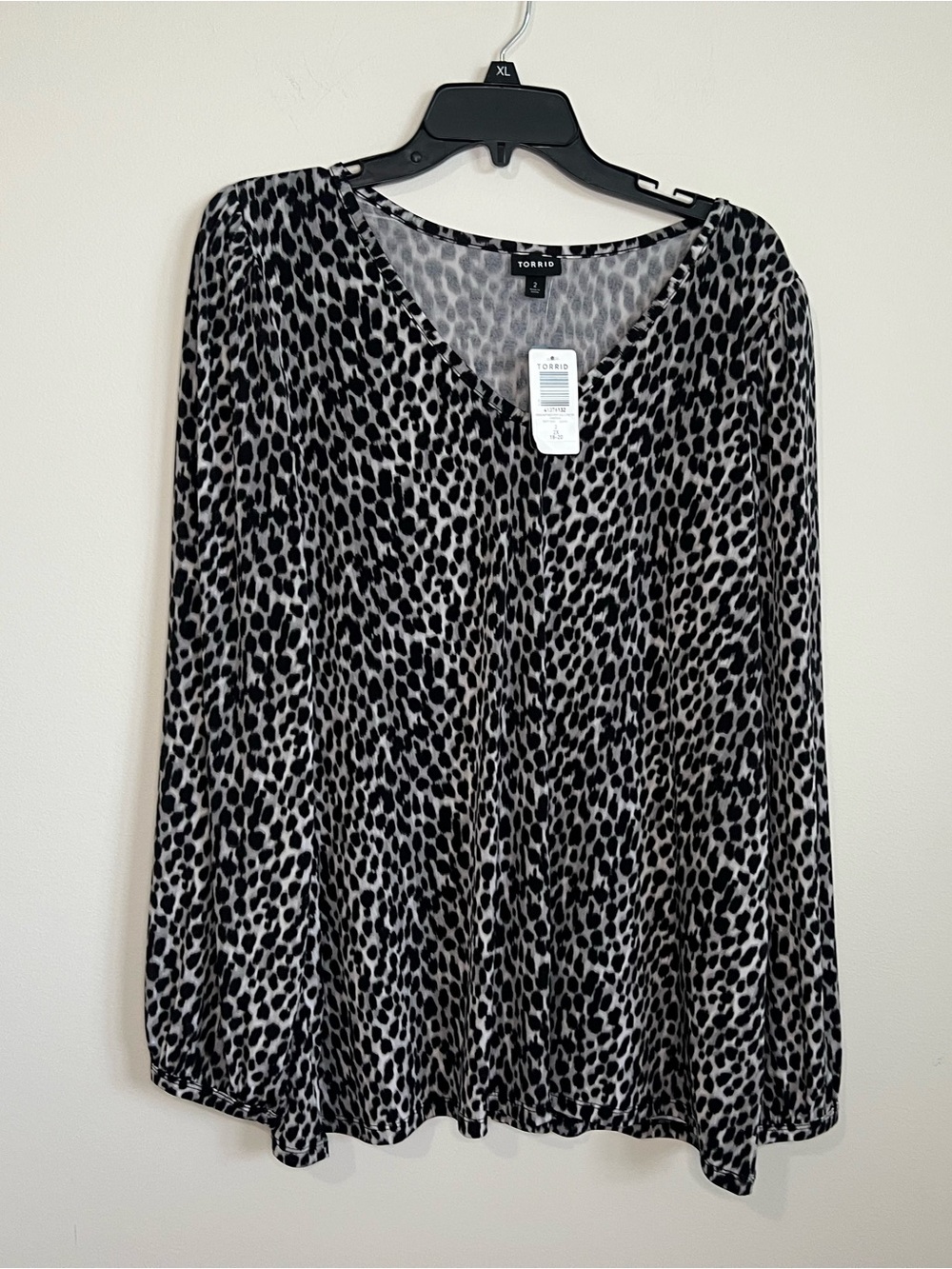 torrid Black and Gray Leopard Print Long Sleeve V-Neck Top